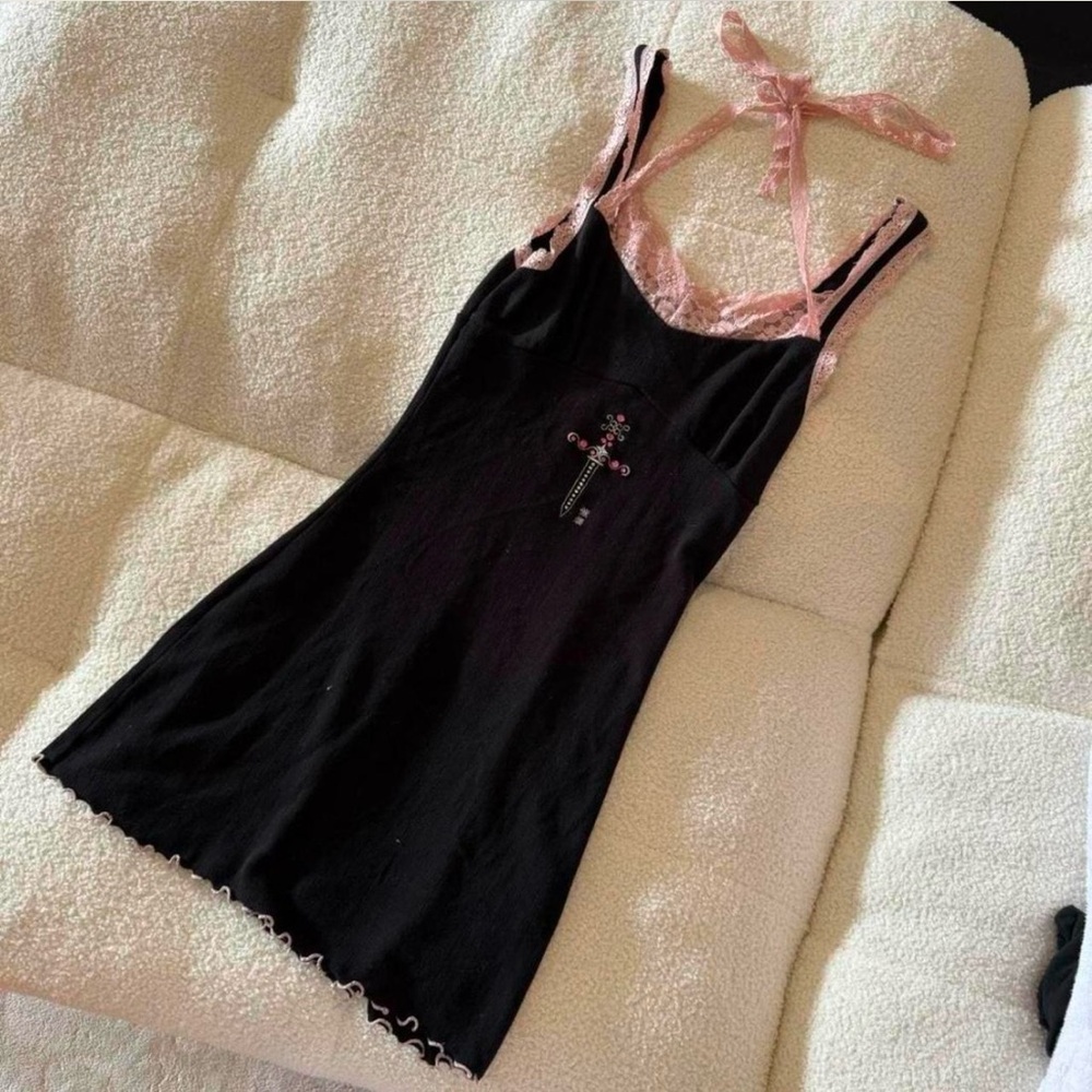 we gang young
Black pink lace trim mini dress rhinestone embroidered dagger